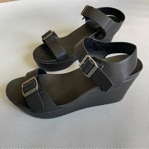 Bamboo Black Strappy Platform Sandals Women’s Size 8
